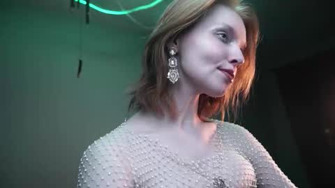        im expecting 350 thumbs up on my altar   online show from 11/09/25, 10:19