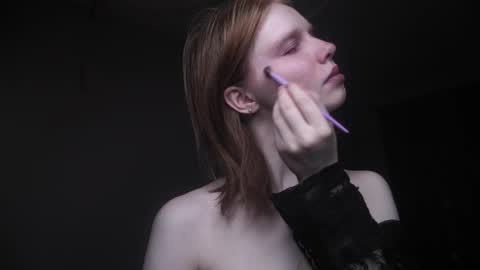        im expecting 350 thumbs up on my altar   online show from 12/04/25, 10:07