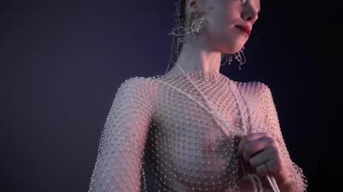        im expecting 350 thumbs up on my altar   online show from 02/17/26, 10:16