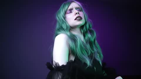        im expecting 350 thumbs up on my altar   online show from 03/27/26, 10:09