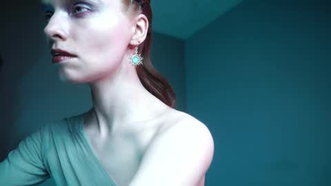        im expecting 350 thumbs up on my altar   online show from 04/16/26, 10:12