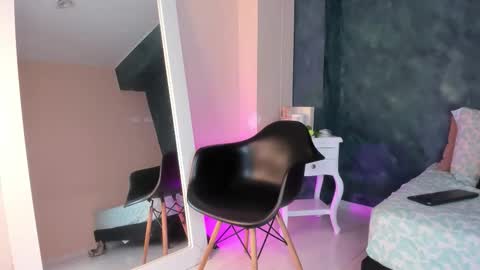 Snapshot of gingermoon_ chatting on 11/19/25, 07:14 Ginger online show from 11/19/25, 07:14