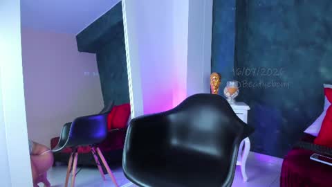 Snapshot of gingermoon_ chatting on 07/16/26, 07:20 Ginger online show from 07/16/26, 07:20