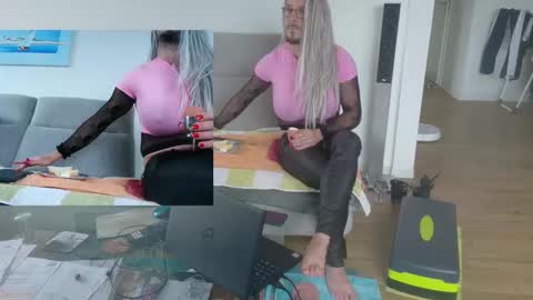 GingerPink online show from 11/24/25, 10:15