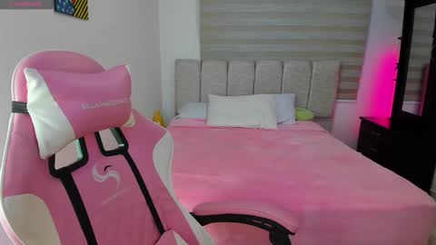 Sophie online show from 02/17/26, 03:25