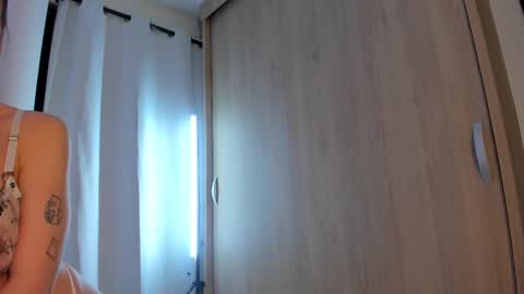 Snapshot of gintonicax chatting on 09/28/25, 01:22 Ginevra online show from 09/28/25, 01:22