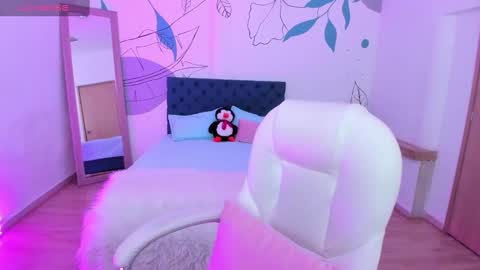 Snapshot of gio_palacios chatting on 12/18/24, 02:06 Gio online show from 12/18/24, 02:06