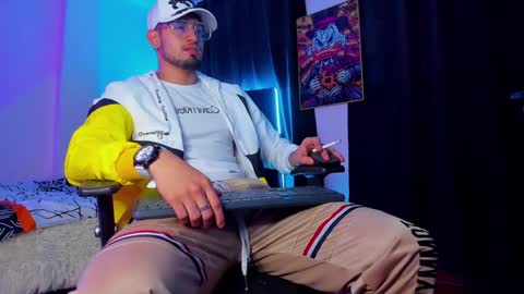 GIOMAR REYES online show from 01/12/25, 04:00