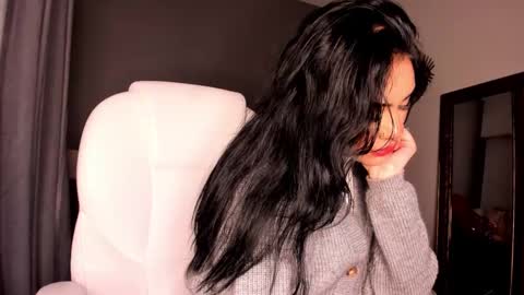 Giovanna  online show from 11/17/25, 05:35