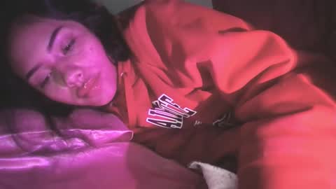 giovanna_oliveria online show from 01/05/26, 10:13