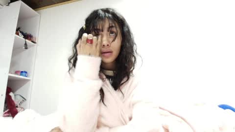 giovanna_oliveria online show from 04/17/26, 07:00