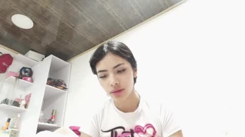 giovanna_oliveria online show from 04/27/26, 10:30