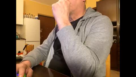 Snapshot of giovanni_1964 chatting on 12/22/24, 04:17 giovanni_1964 online show from 12/22/24, 04:17