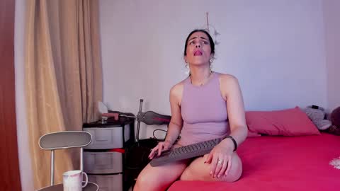 Snapshot of girasol_walton chatting on 02/08/25, 10:18 Girasol Walton online show from 02/08/25, 10:18