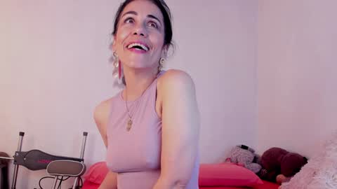 Snapshot of girasol_walton chatting on 02/08/25, 01:22 Girasol Walton online show from 02/08/25, 01:22