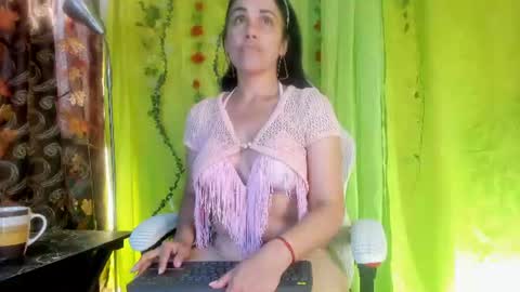 Snapshot of girasol_walton chatting on 06/16/26, 01:47 Girasol Walton online show from 06/16/26, 01:47