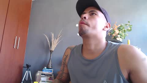 Snapshot of girge23 chatting on 01/12/25, 03:46 piggy boy online show from 01/12/25, 03:46