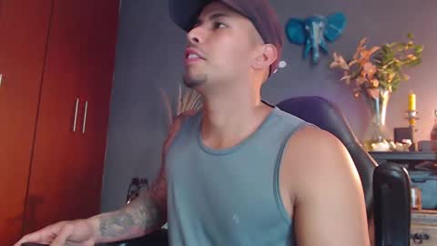 Snapshot of girge23 chatting on 01/13/25, 01:13 piggy boy online show from 01/13/25, 01:13