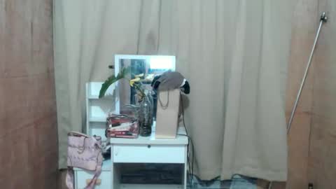 Snapshot of girl4u_aieshaxoxo chatting on 10/09/25, 06:44 Aisha online show from 10/09/25, 06:44