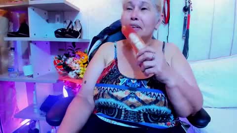 Snapshot of girl_amada chatting on 02/12/25, 09:42 Girl Amada online show from 02/12/25, 09:42