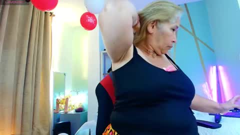 Snapshot of girl_amada chatting on 09/19/25, 03:52 Girl Amada online show from 09/19/25, 03:52