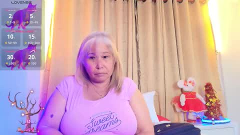 Snapshot of girl_amada chatting on 11/24/25, 07:13 Girl Amada online show from 11/24/25, 07:13