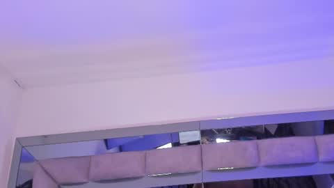 GIRL GRAY online show from 06/11/26, 12:32