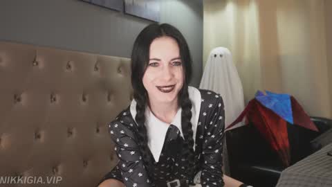 Nikki online show from 10/31/25, 01:56