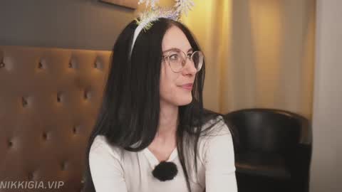 Nikki online show from 12/04/25, 04:16