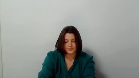 Snapshot of girl_leya chatting on 11/17/25, 08:14 girl_leya online show from 11/17/25, 08:14