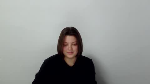 Snapshot of girl_leya chatting on 11/20/25, 08:19 girl_leya online show from 11/20/25, 08:19