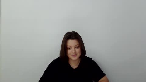 Snapshot of girl_leya chatting on 11/25/25, 08:09 girl_leya online show from 11/25/25, 08:09
