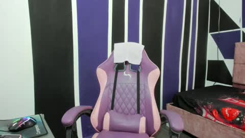 Snapshot of girl_princess18 chatting on 12/15/25, 07:18 girl_princess18 online show from 12/15/25, 07:18