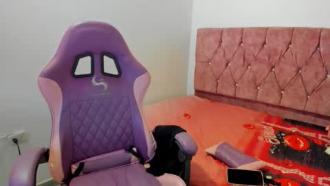 girl_princess18 online show from 04/28/26, 09:20