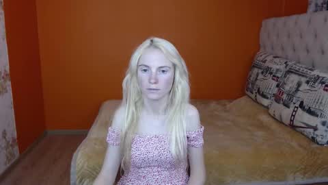 Snapshot of girl_summer97 chatting on 11/09/25, 01:20 Katia online show from 11/09/25, 01:20