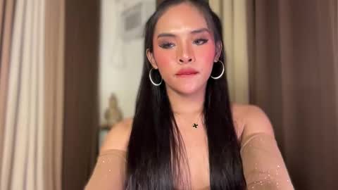 queen ronna online show from 05/11/26, 02:45