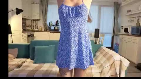 Snapshot of girlfrend10 chatting on 10/13/25, 02:28 Girlfriend online show from 10/13/25, 02:28