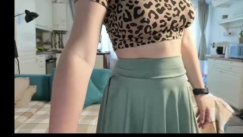 Snapshot of girlfrend10 chatting on 10/14/25, 01:45 Girlfriend online show from 10/14/25, 01:45