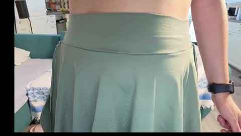 Snapshot of girlfrend10 chatting on 10/19/25, 02:18 Girlfriend online show from 10/19/25, 02:18