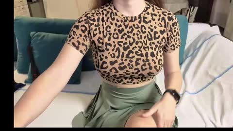 Snapshot of girlfrend10 chatting on 12/14/25, 03:28 Girlfriend online show from 12/14/25, 03:28