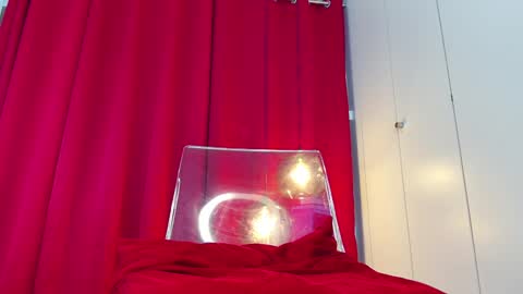 Snapshot of girlnextd00r_ chatting on 12/15/24, 12:38 Hanna online show from 12/15/24, 12:38