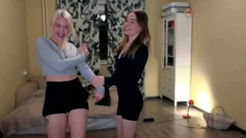 Nicky and Eva go hard  online show from 10/16/25, 04:30