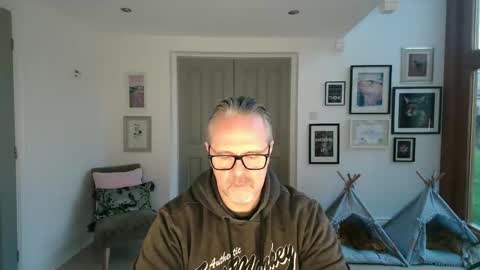 girlsandbikes online show from 12/22/25, 03:53