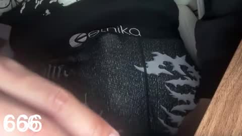 Snapshot of girlsonlyy666 chatting on 11/26/25, 12:11 girlsonlyy666 online show from 11/26/25, 12:11