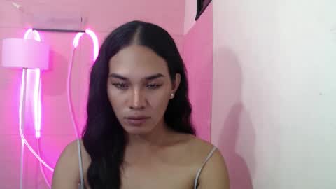 Snapshot of girlthatuneedxxx chatting on 01/08/25, 01:41 Rhaine online show from 01/08/25, 01:41