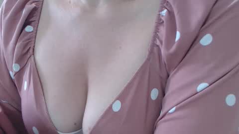 Victoria online show from 11/26/25, 01:01