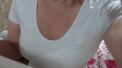 Victoria online show from 01/13/26, 01:00