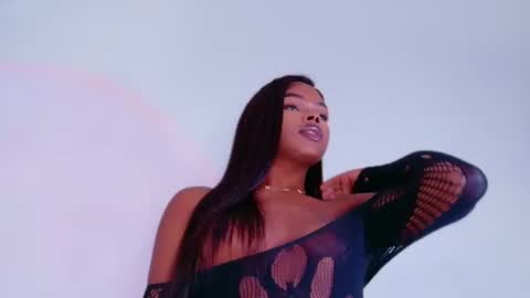 gisela_valencia online show from 06/11/26, 05:49