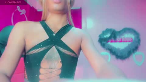 Snapshot of gisele_fox chatting on 01/19/25, 04:22 Gisel online show from 01/19/25, 04:22