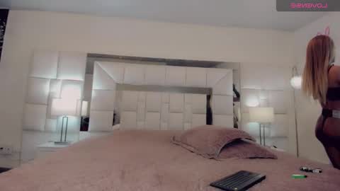 Snapshot of gisele_fox chatting on 03/04/25, 08:05 Gisel online show from 03/04/25, 08:05